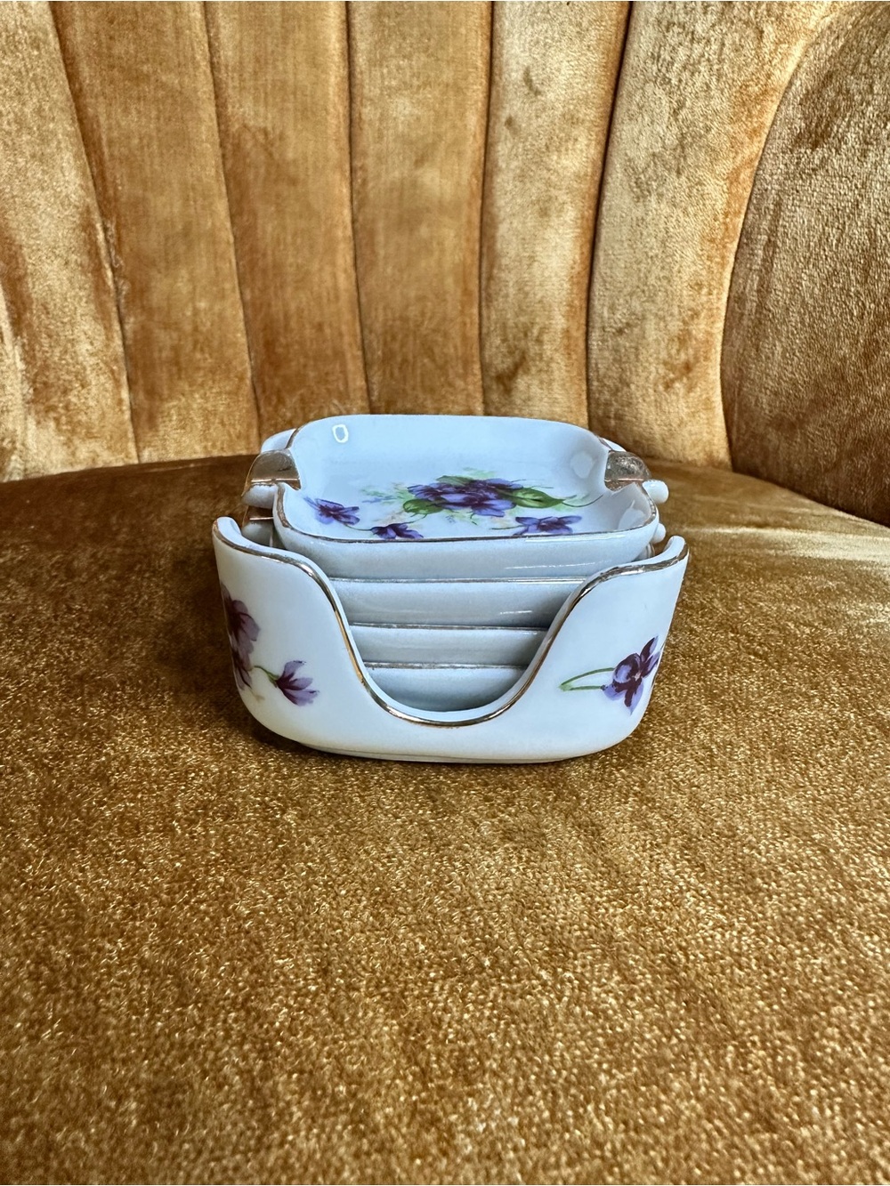 Set of 4 Mid Century Lefton Mini Ashtrays with Holder Violets Floral Vintage - Picture 2 of 13